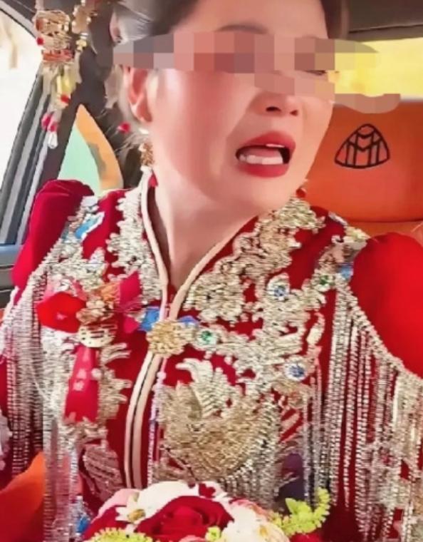 哈尔滨姑娘林婉晴远嫁南京，娘家凑齐50多人，开19台车千里赶来送亲。万万没想到婚