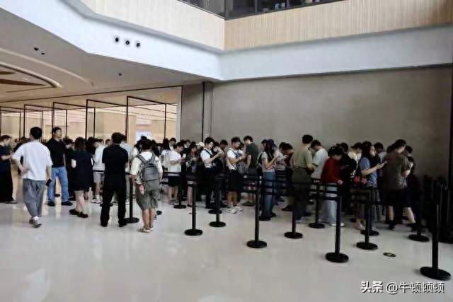 黄牛都不要了！iPhone 18 Pro首发翻车，苹果科技奢品人设崩塌！