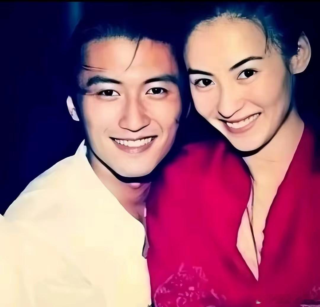 突然发现他们结婚时才26岁，很难想象，现如今明星会在这个年纪事业上行选择结婚生子