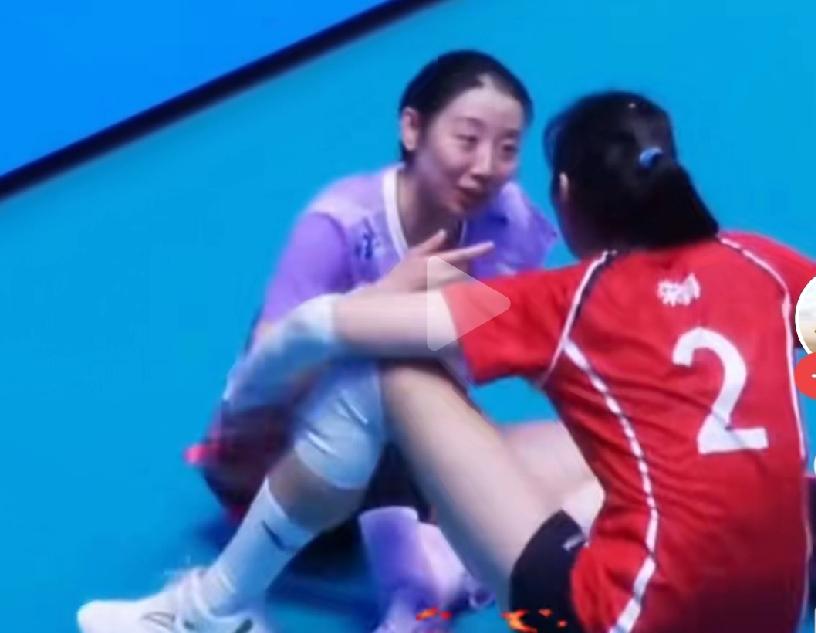 朱婷在国家队最好的朋友就是姚迪，两个人情同姐妹，在天津女排和河南女排的比赛一结束