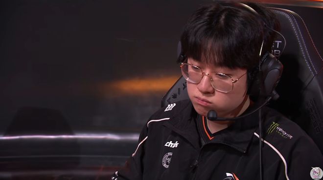 离开T1的选手都会变弱银河战舰搁浅？HLE开局2连败！第一次见Zeus和姑妈垂头