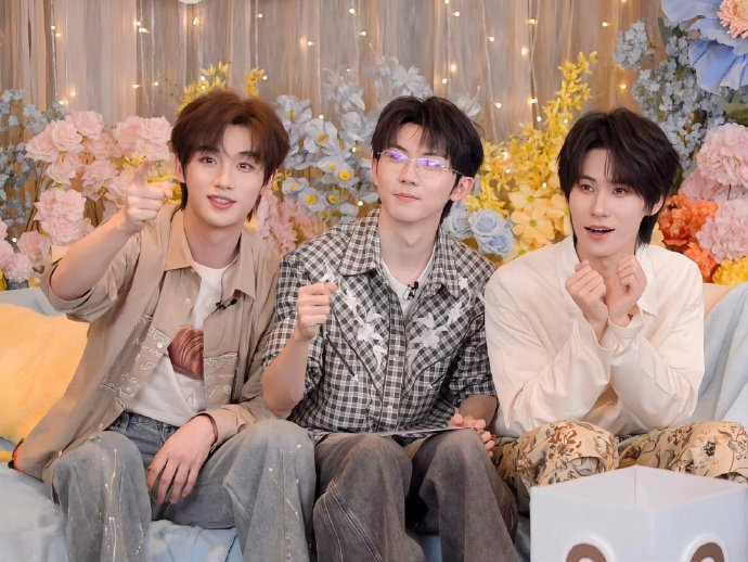 时代少年团合照姿势大全时代少年团合照姿势时代少年团合照姿势 ​​​