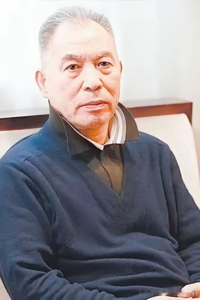 梁晓声说：“父亲先离开，和母亲先离开是不一样的。”父亲走了，只是没有了顶梁柱；可