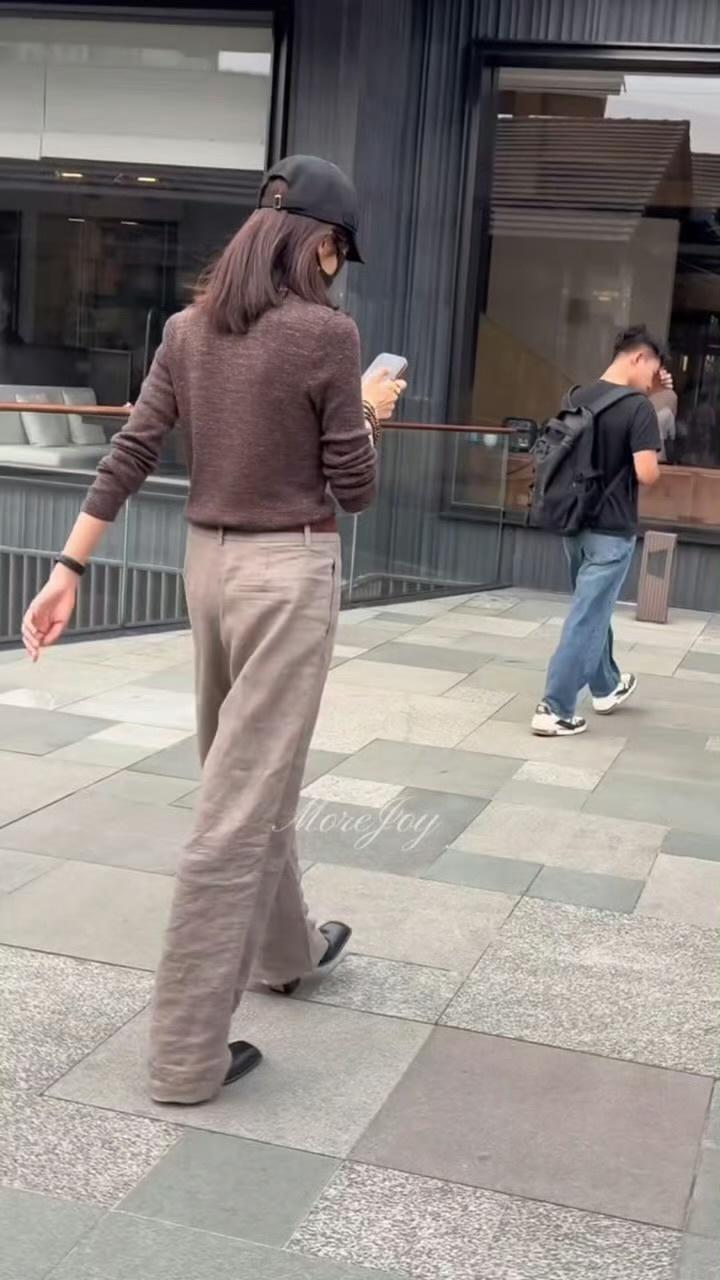 孙千刚落地就去成都太古里啦！Flora好高挑的身材[捂嘴哭] ​​​