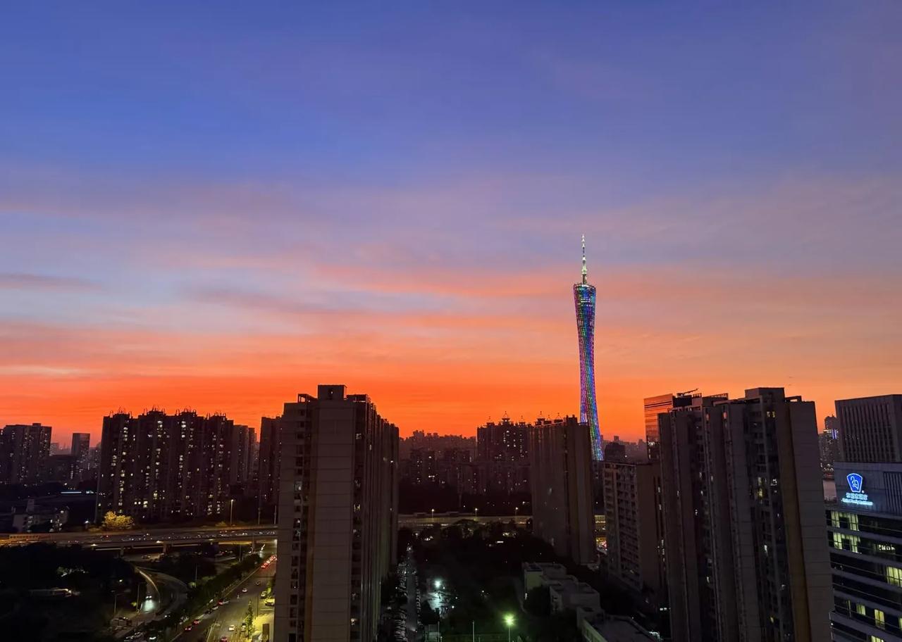 #随手记录秋日生活#
今日的广州塔旁的晚霞