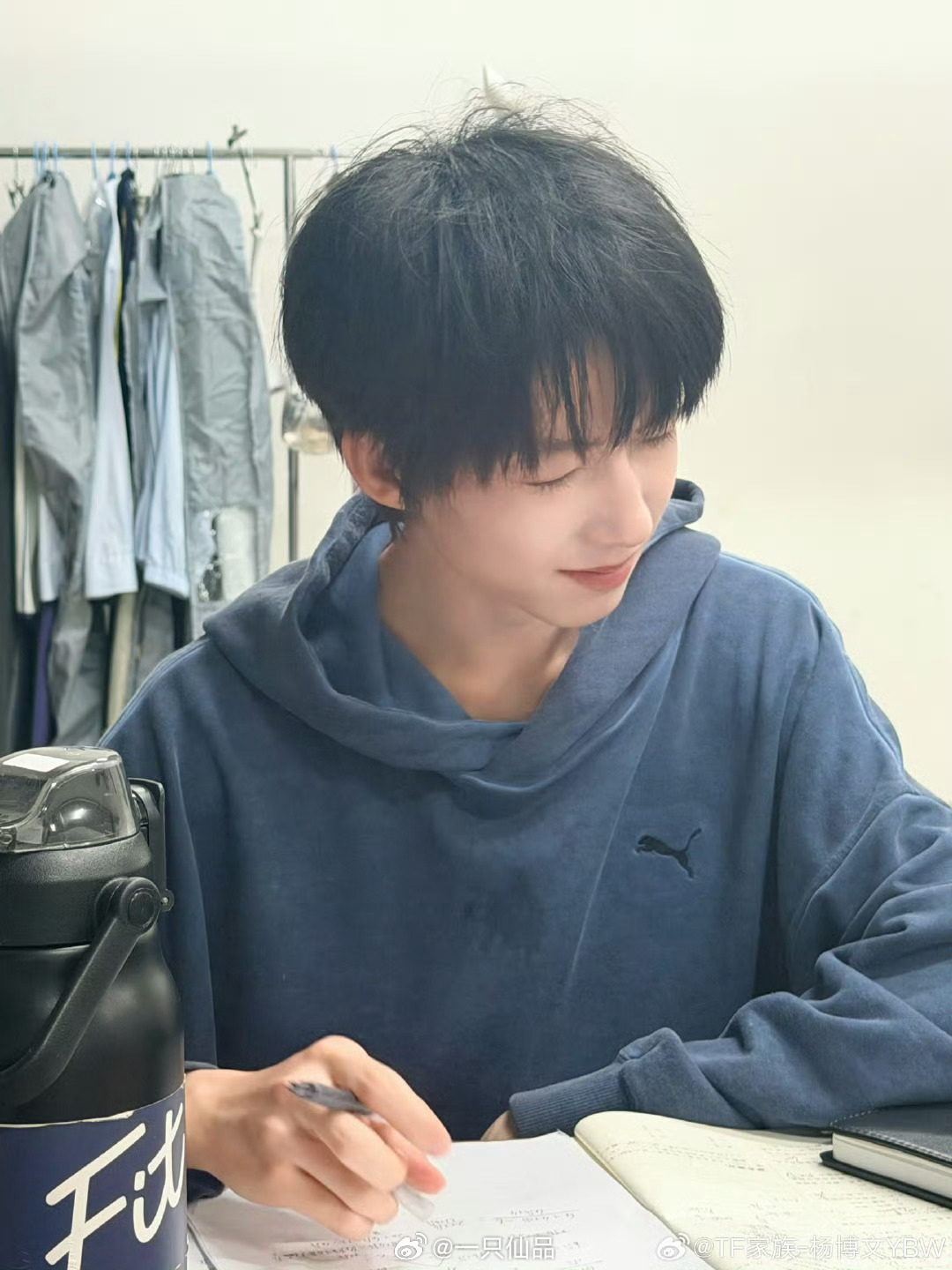 杨博文营业！三种形态蓬头皱面型，收工反而更精致型，刚起床去做发型不管哪种形态，大