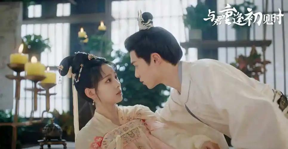 要说2025年最火的娱乐方式，短剧认第二，没人敢认第一！地铁上全是举着手机憋笑的