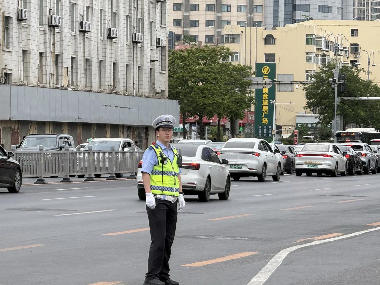 端午假期坚守一线的城市守护者。