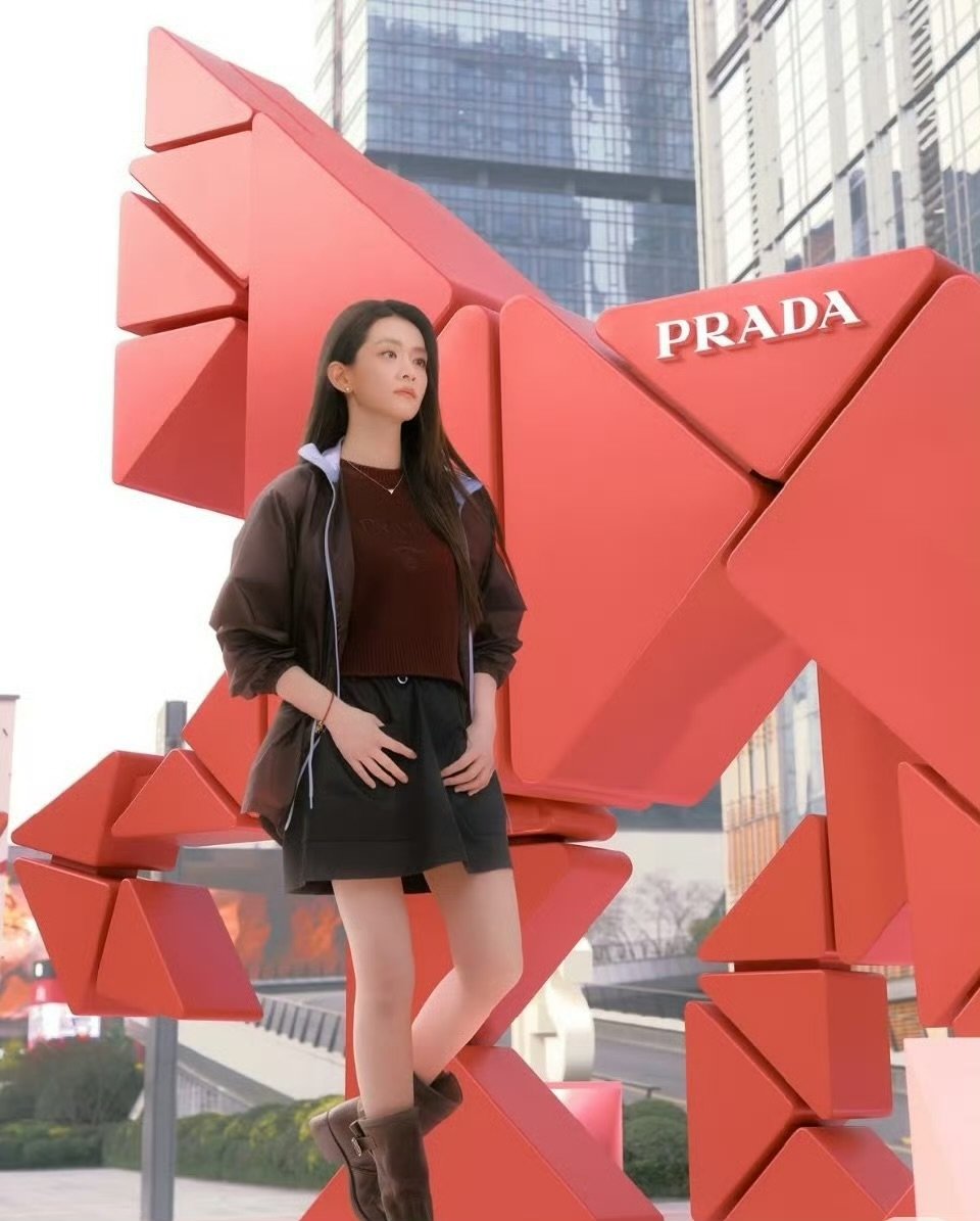 杨幂马龙陈昊宇最新prada大片杨幂马龙陈昊宇prada新年大片杨幂马龙陈昊宇最