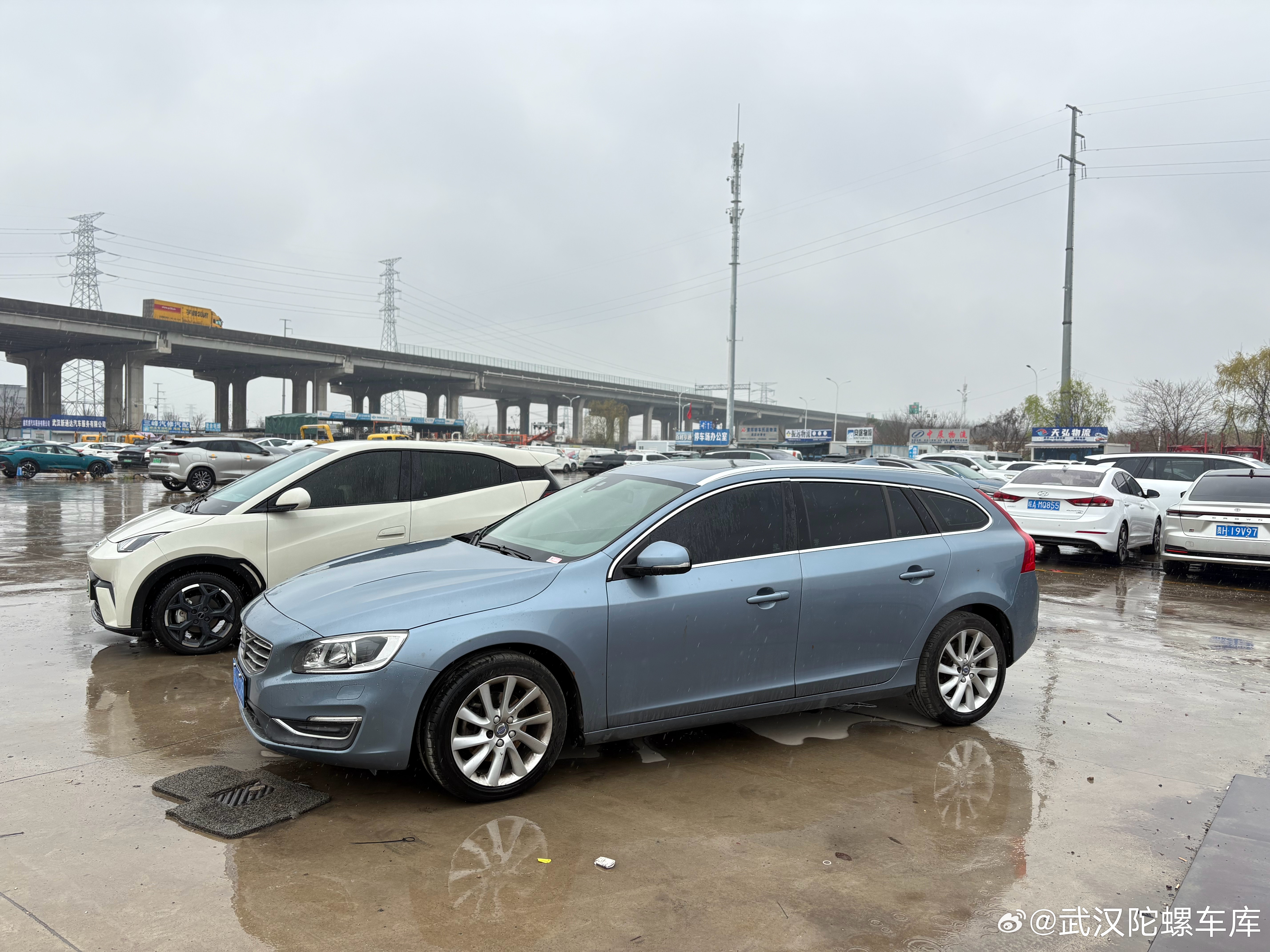 旅行车+1动力蓝的沃尔沃v60到店一台依旧改款四缸的 这个颜色真漂亮 武汉·沌口