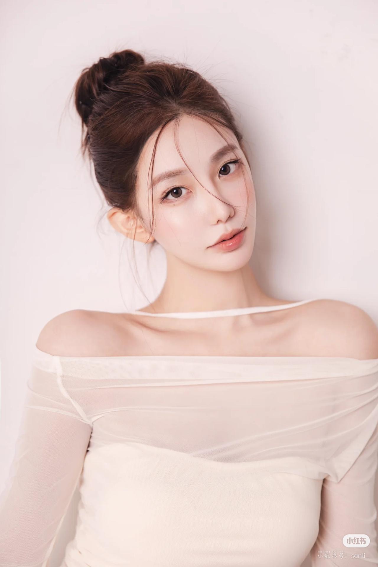 晒图笔记大赛美女穿搭写真