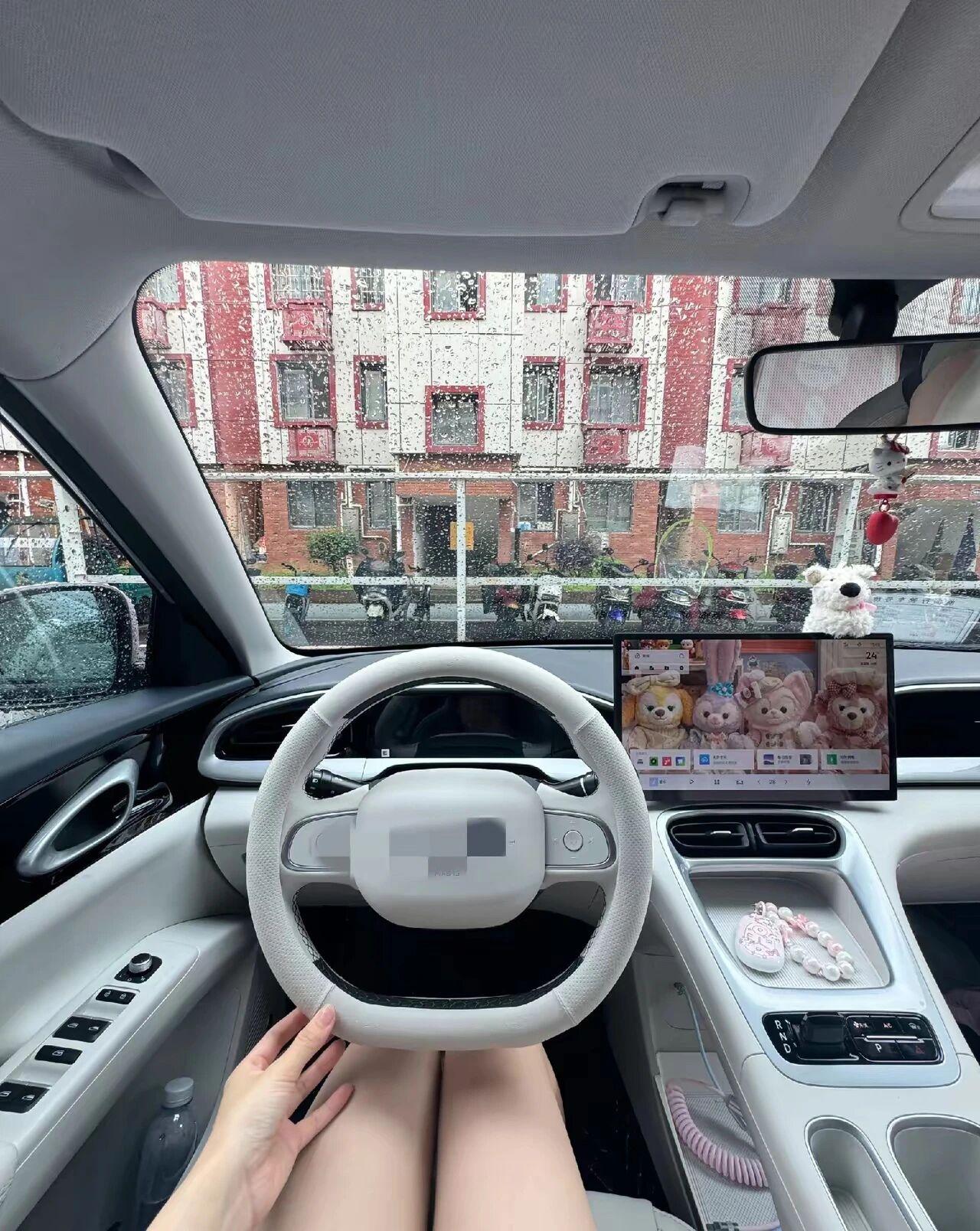 上汽大众旗下全新车型ID.ERA 9X一觉醒来，车市沸腾！工信部新规落地了。
国