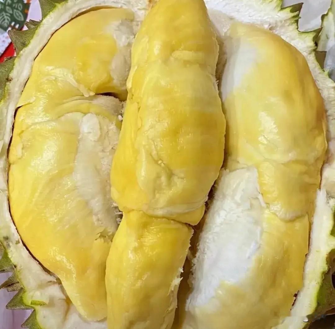 今年榴莲价格又降了，大家外出吃自助餐时要特别留心！

近日，福建一名女子外出聚餐