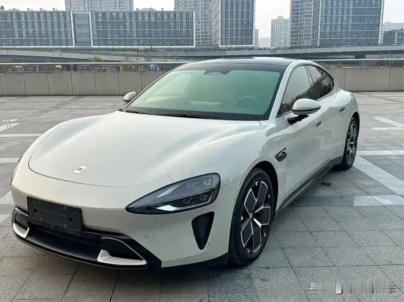 为什么我路上看见小米汽车，都想追上去看看，就想看看到底谁在买小米，你们也有这想法