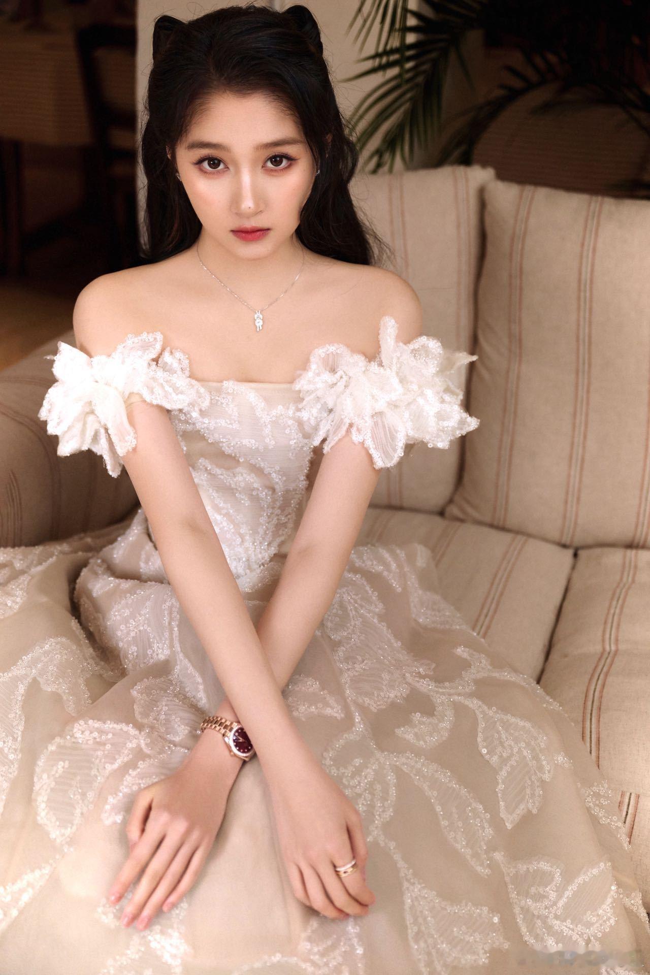 关晓彤浙江卫视跨晚打火机舞台 浙江跨年的惊喜舞台！皮衣马尾甜酷爆表，《打火机》唱