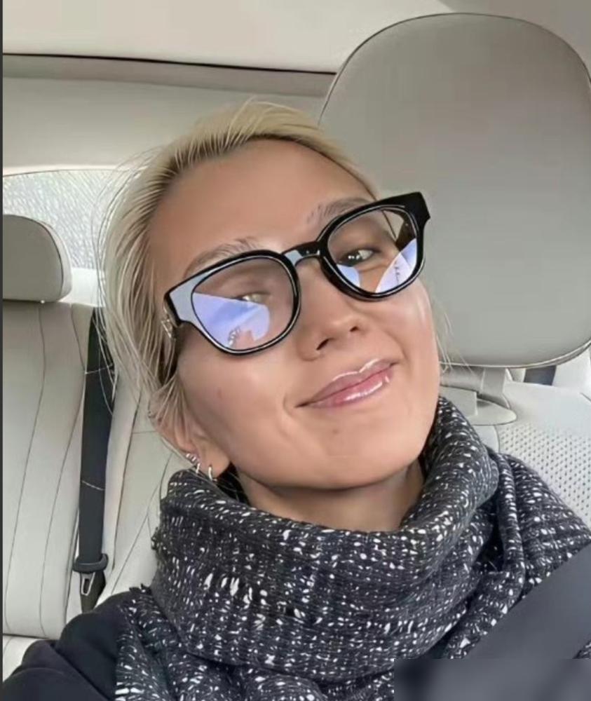 每个月睁开眼就要往银行砸十几万真金白银。前夫断掉抚养费，四个孩子要交学费要吃饭。