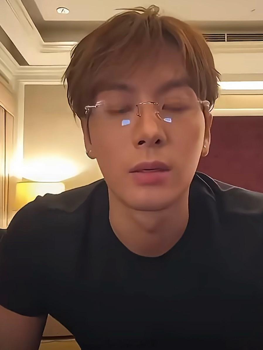 他真的好谦虚啊王嘉尔 我没有太多的文化