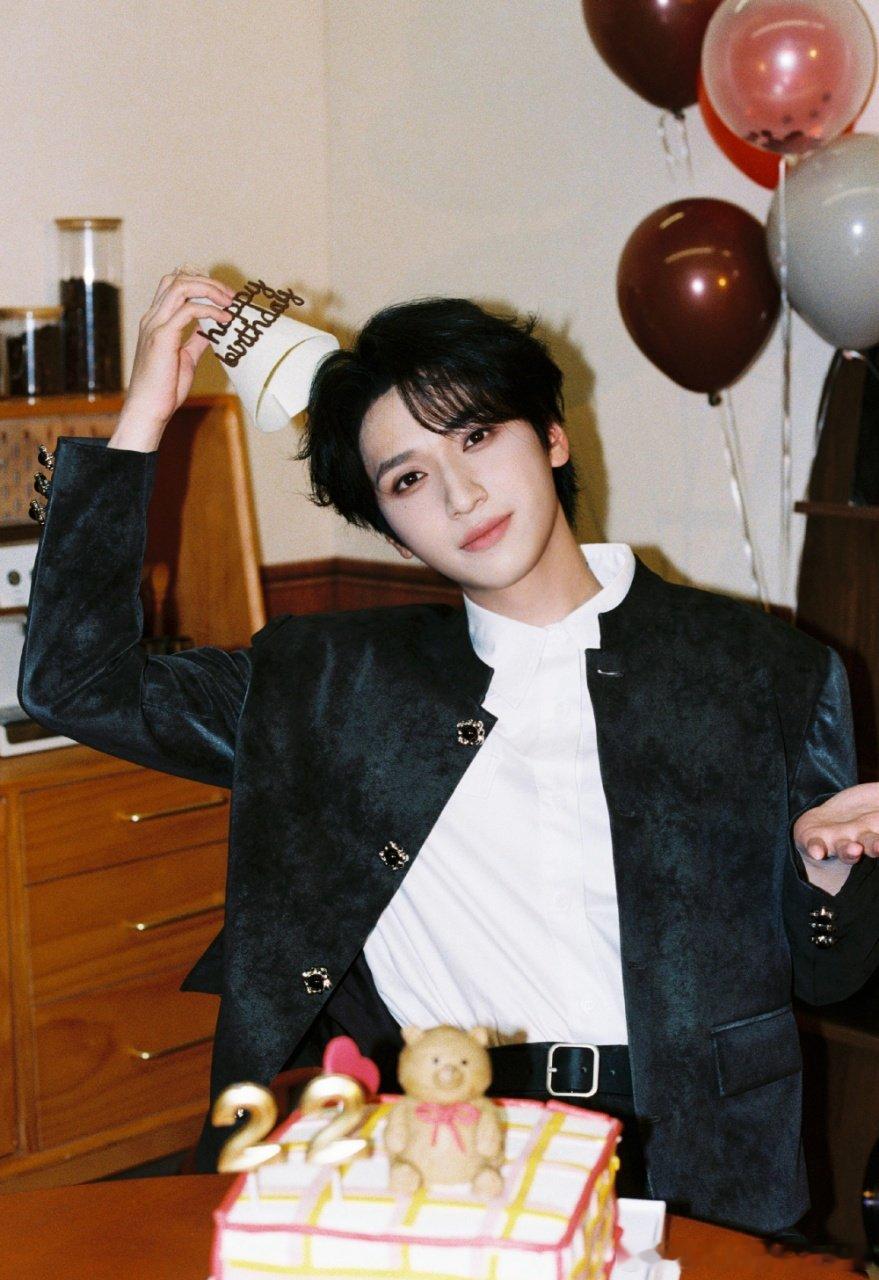 严浩翔21岁有点坎坷严浩翔很幸运这一年收获很多爱 生日快乐！ 