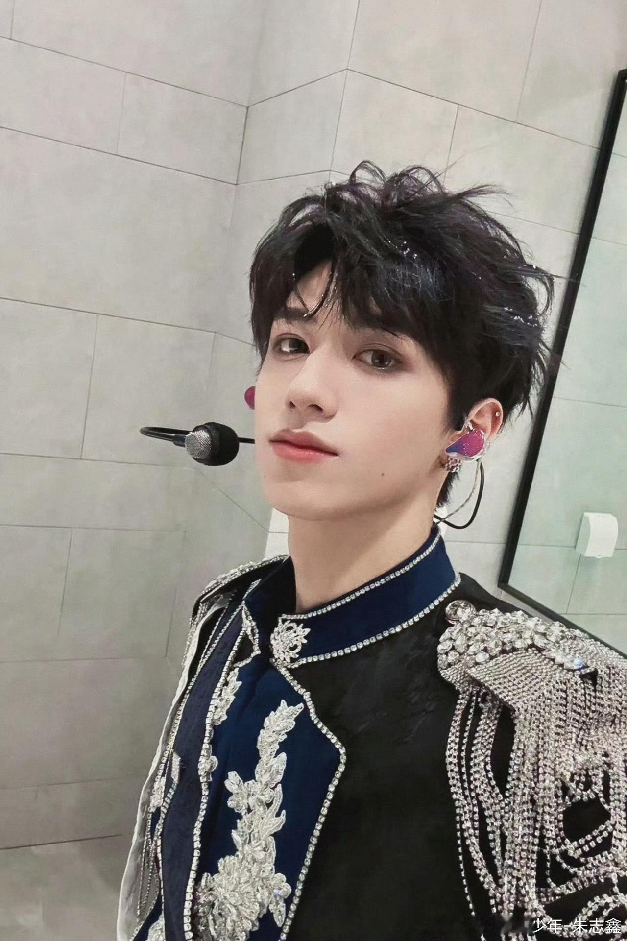 TOP登陆少年演唱会🈶 朱志鑫 张泽禹 张极 左航 苏新皓 马上见面啦！[打c