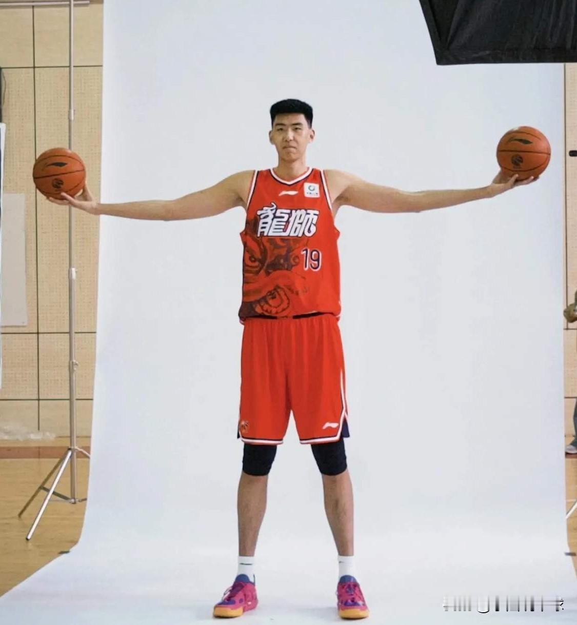 广州小姚明表现超周琦成本土最强中锋！单场百发百中砍19分

万万没想到，之前在广