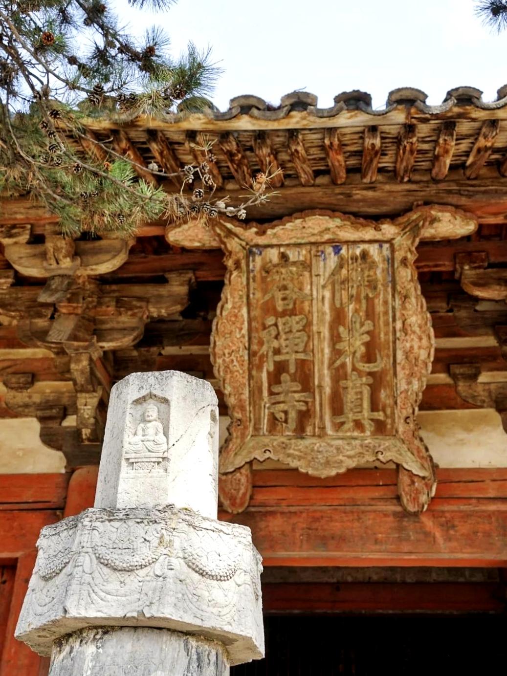 在博物院、寺院古建筑转了一大圈，试图快速浏览，把所有镇馆之宝全部打卡，手机里便留