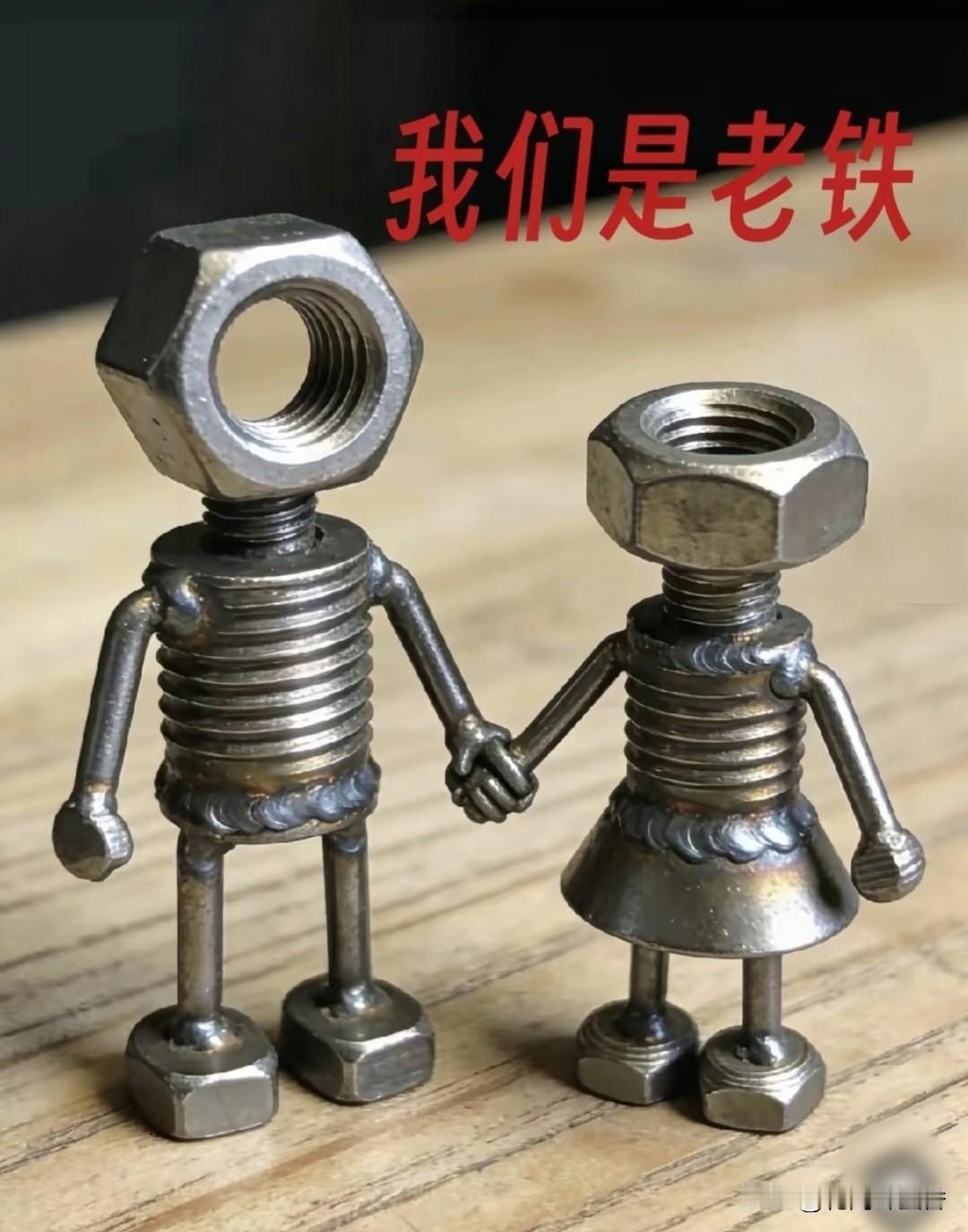 “老铁”脱胎于东北方言“铁哥们、铁子”，“铁”代表交情牢固。早先本地多讲铁子，后