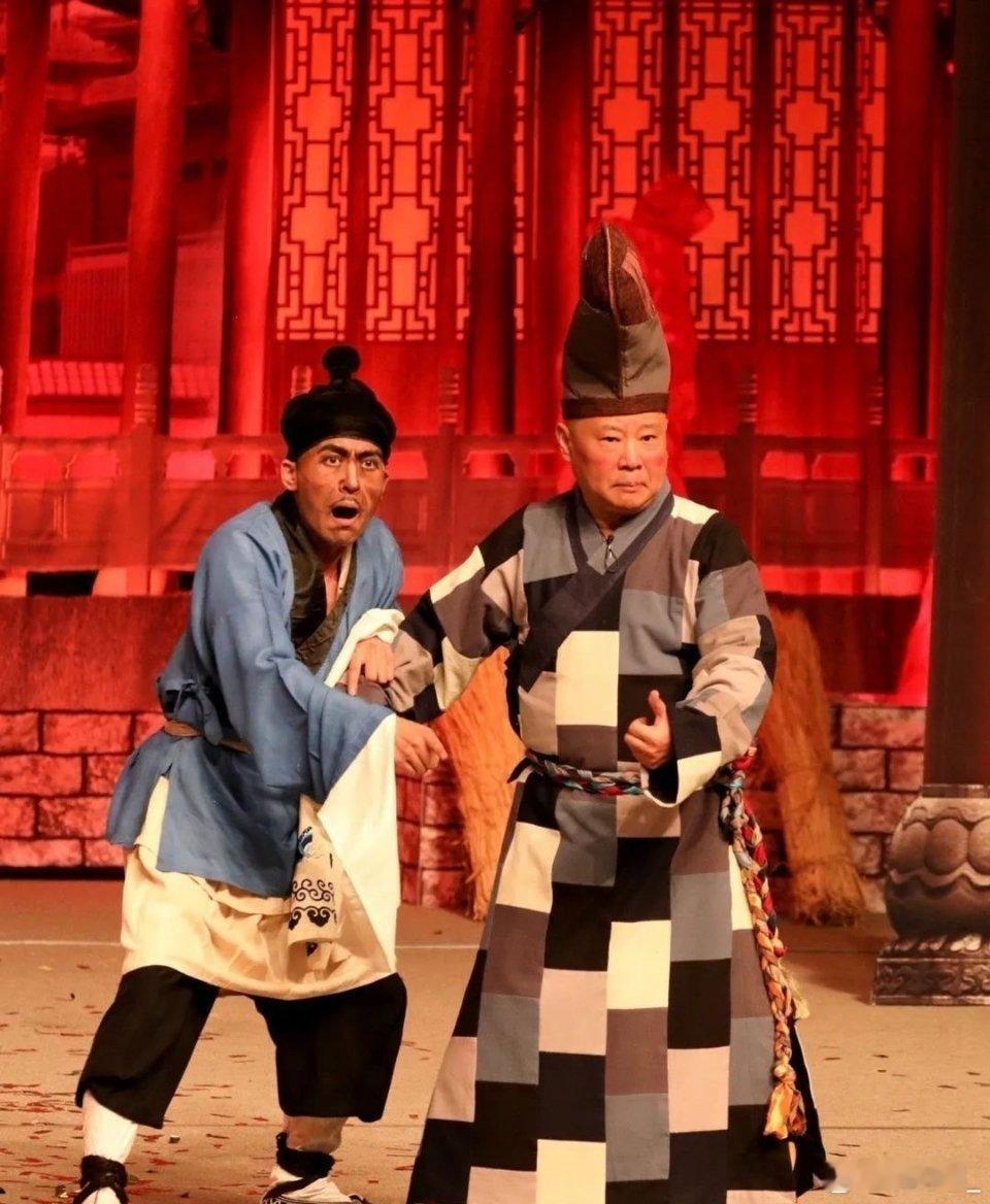 #郭德纲 很多人床头的男人#郭德纲的相声我特别喜欢，到现在也是每天晚上喜欢床头听