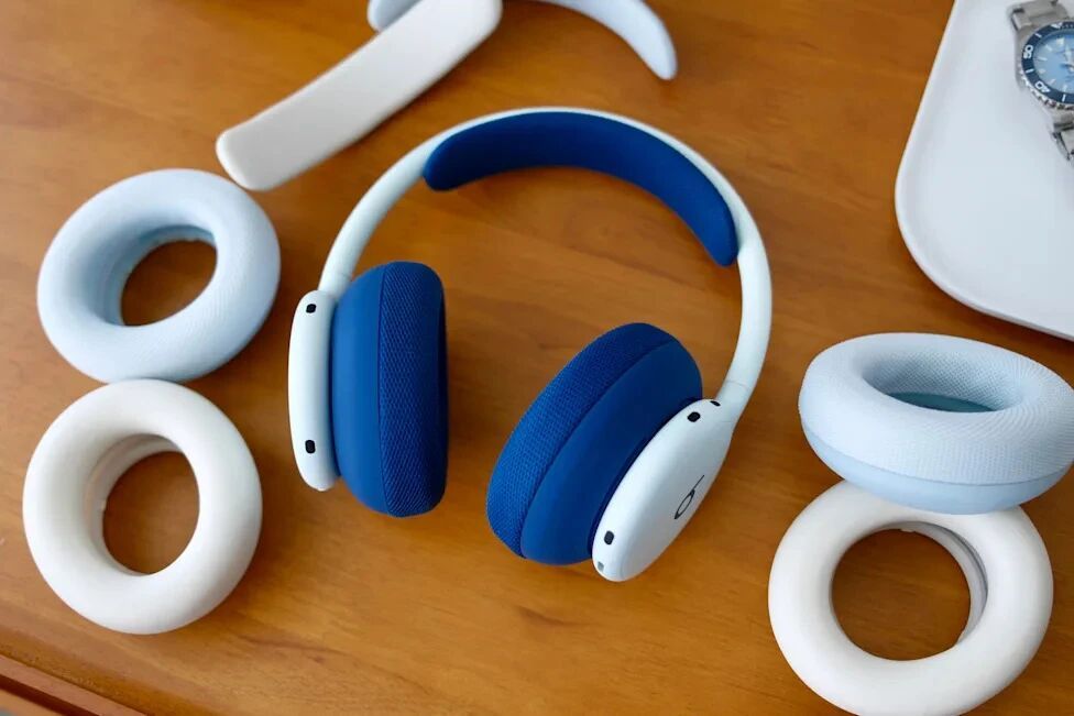 苹果旗下Beats 正式发布Beats 360头戴无线耳机，国内定价2999元。