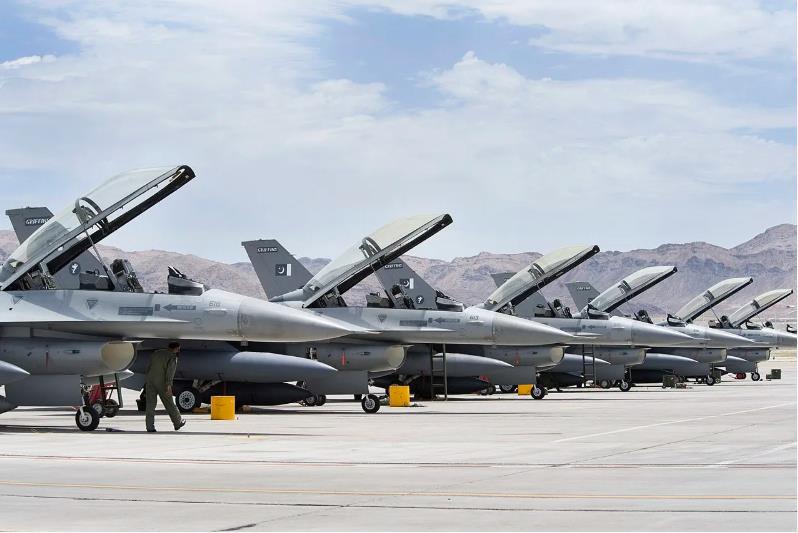 巴基斯坦向沙特阿拉伯派遣战斗机军事特遣队
   巴基斯坦是美国与伊朗谈判的调解方