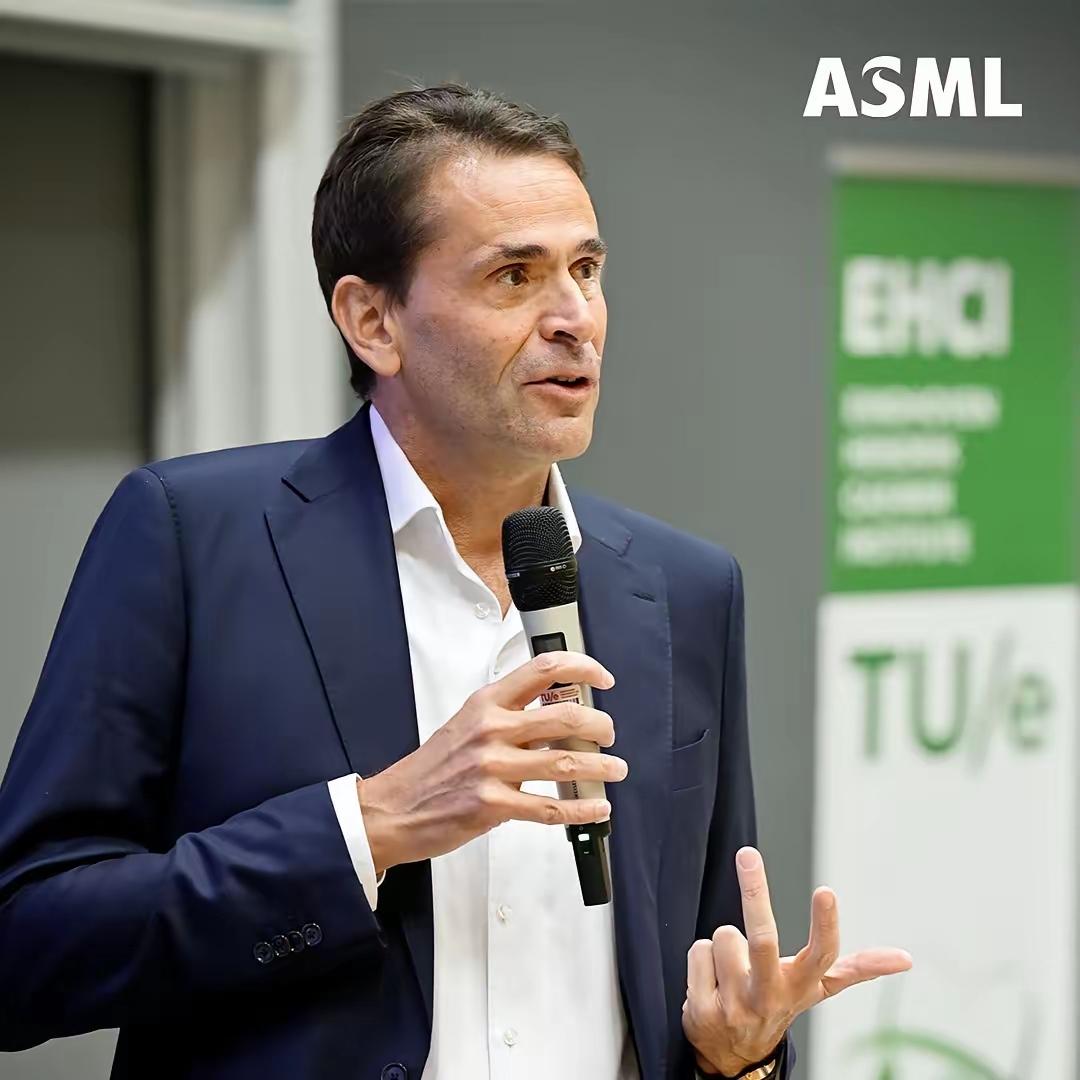 阿斯麦总裁称再对华禁售光刻机我们就等着中国产光刻机卖遍全球吧！
 据《金融时报》