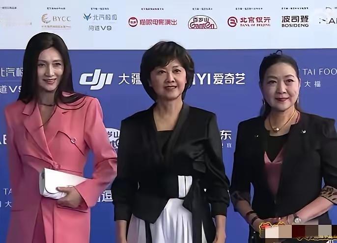 这仨人我都从屏幕上看过，但一个名字也叫不出来了，这记性啊，真的退化了！