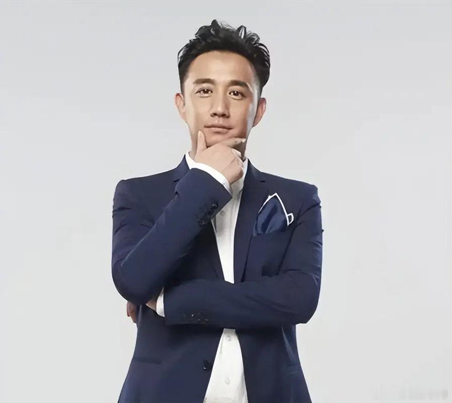 黄磊谈盒猫制作初衷 黄磊说做幕后“要把自己放在观众后面”。盒猫的每个盒子里，都装