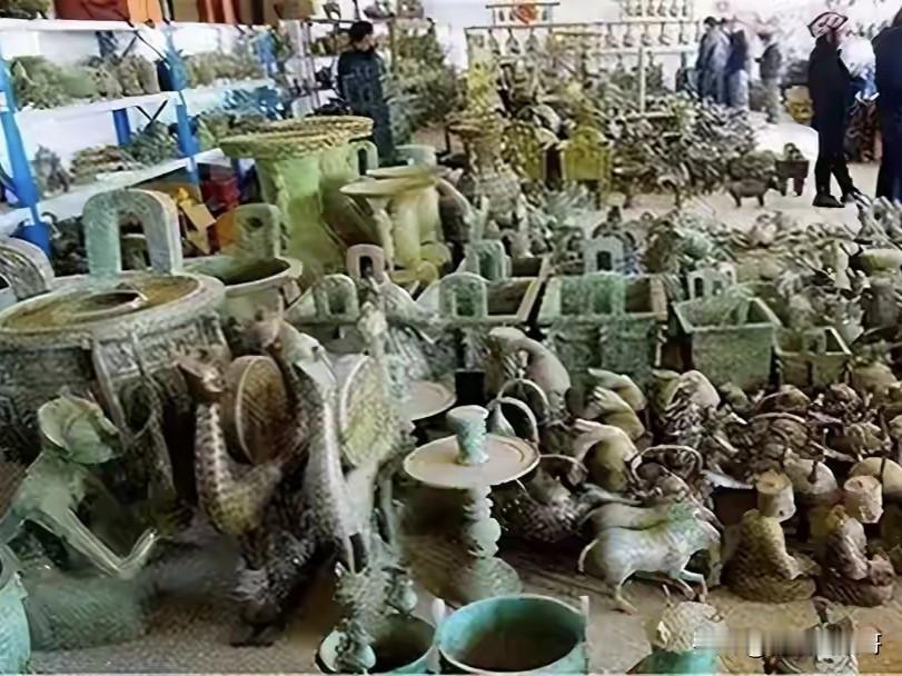 河南洛阳的烟云涧村是最大的文物仿制村，也不知道有多少博物馆里放着他们的作品。这次