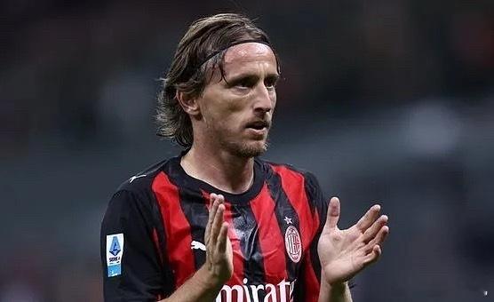 AC米兰希望与40岁的莫德里奇续约，而后者也开出了续约的条件。据《都灵体育报》报
