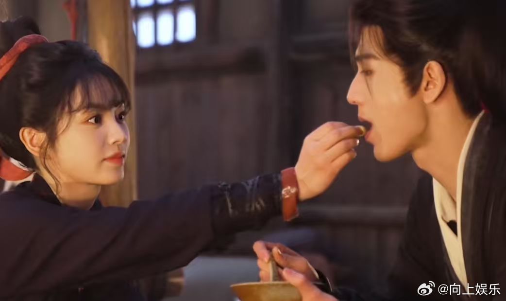 张凌赫田曦薇喂糖撒糖张凌赫教田曦薇喂糖 张凌赫田曦薇喂糖撒糖，张凌赫教田曦薇喂糖