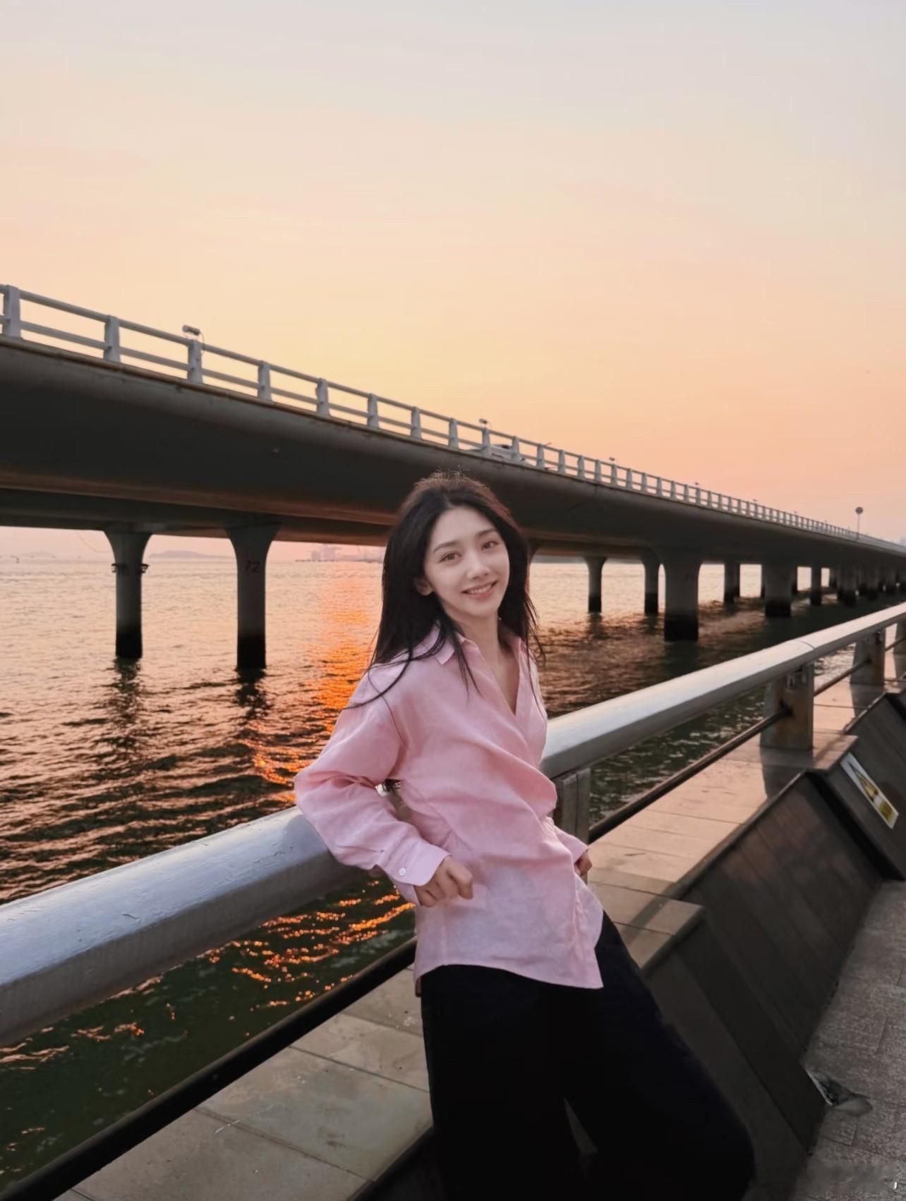 王影璐本名王璐璐 知道本名是王璐璐后，再看她总觉得多了一层软糯滤镜！冷艳和软萌无