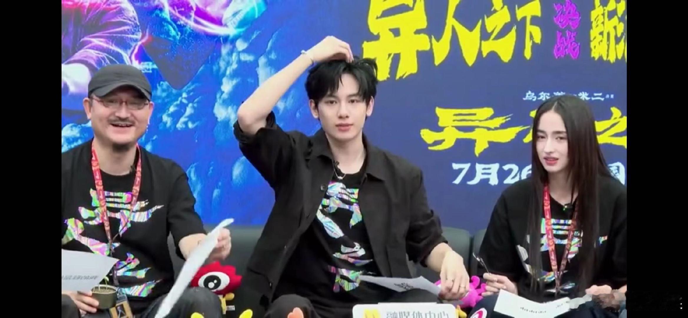 #乌尔善扫楼清唱# 不得不说，乌尔善导演的这一波操作让我彻底路转粉了！扫楼还能清