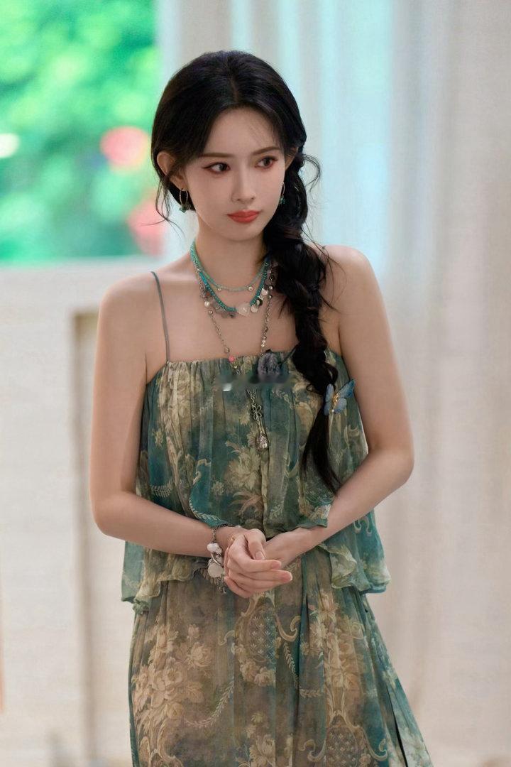 孟子义给恩利唱了庾澄庆的春泥孟子义即兴演唱春泥进步超大，音准在线不怯场，从不藏拙