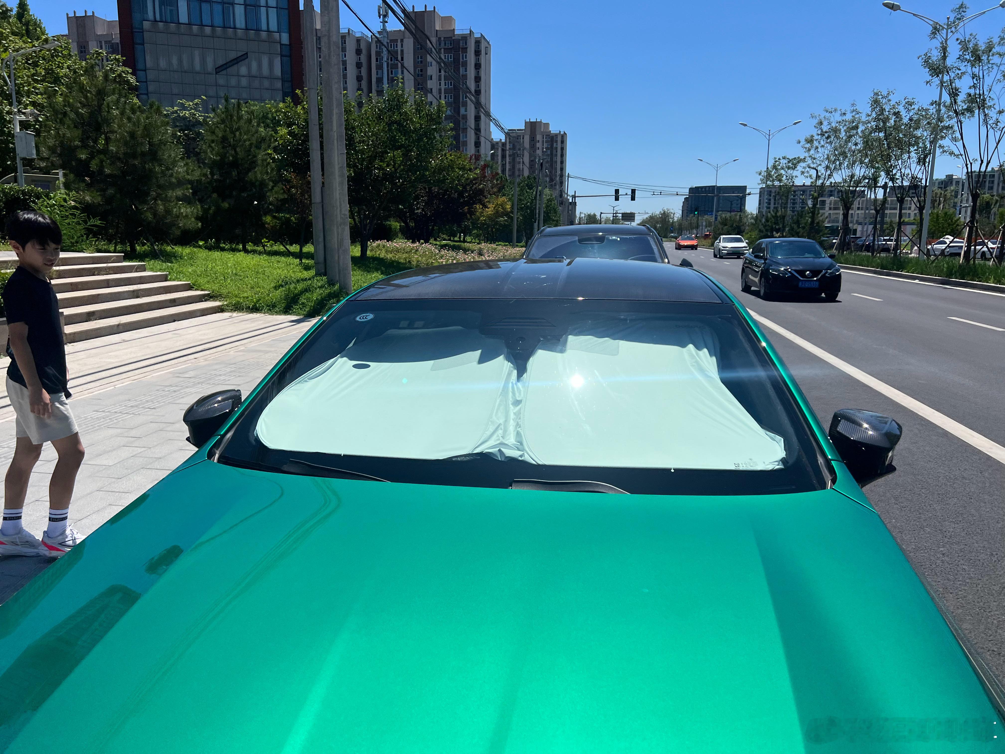 虽然不是自己车，但防暑防晒措施还是要做好[坏笑]  ​​​