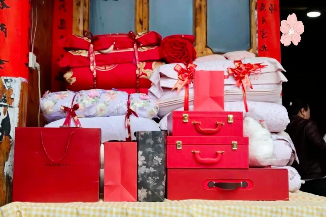 太圈粉！女方父亲婚礼退99999彩礼 一句话全网点赞近日一场婚礼上，女方父亲当场