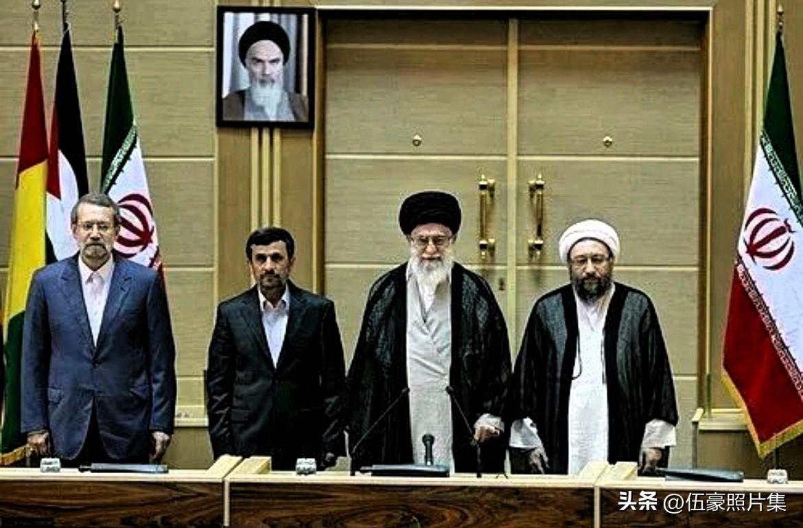 2011年，哈梅内伊与马哈茂德·艾哈迈迪内贾德，阿里·拉里贾尼和萨迪克·拉里贾尼