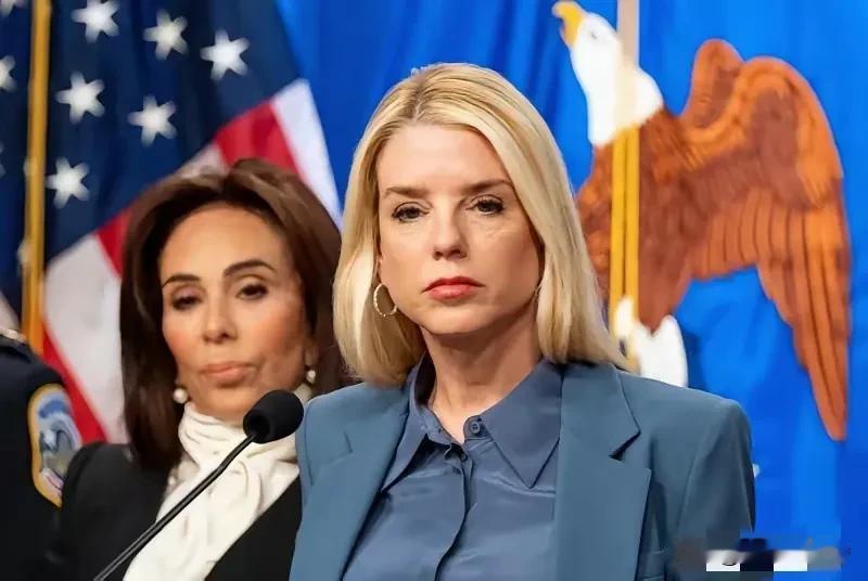 突发！昨天英国帮着美国扣押了涂抹俄罗斯国旗的“贝拉1号”油轮，美国司法部长还称船