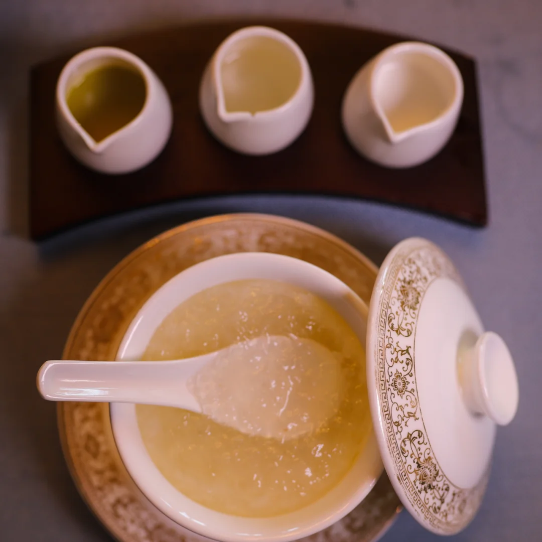 昨天到长隆旅游，出来顺道在长隆香江酒店食粤菜。29年了，这间酒店见证着番禺大城小