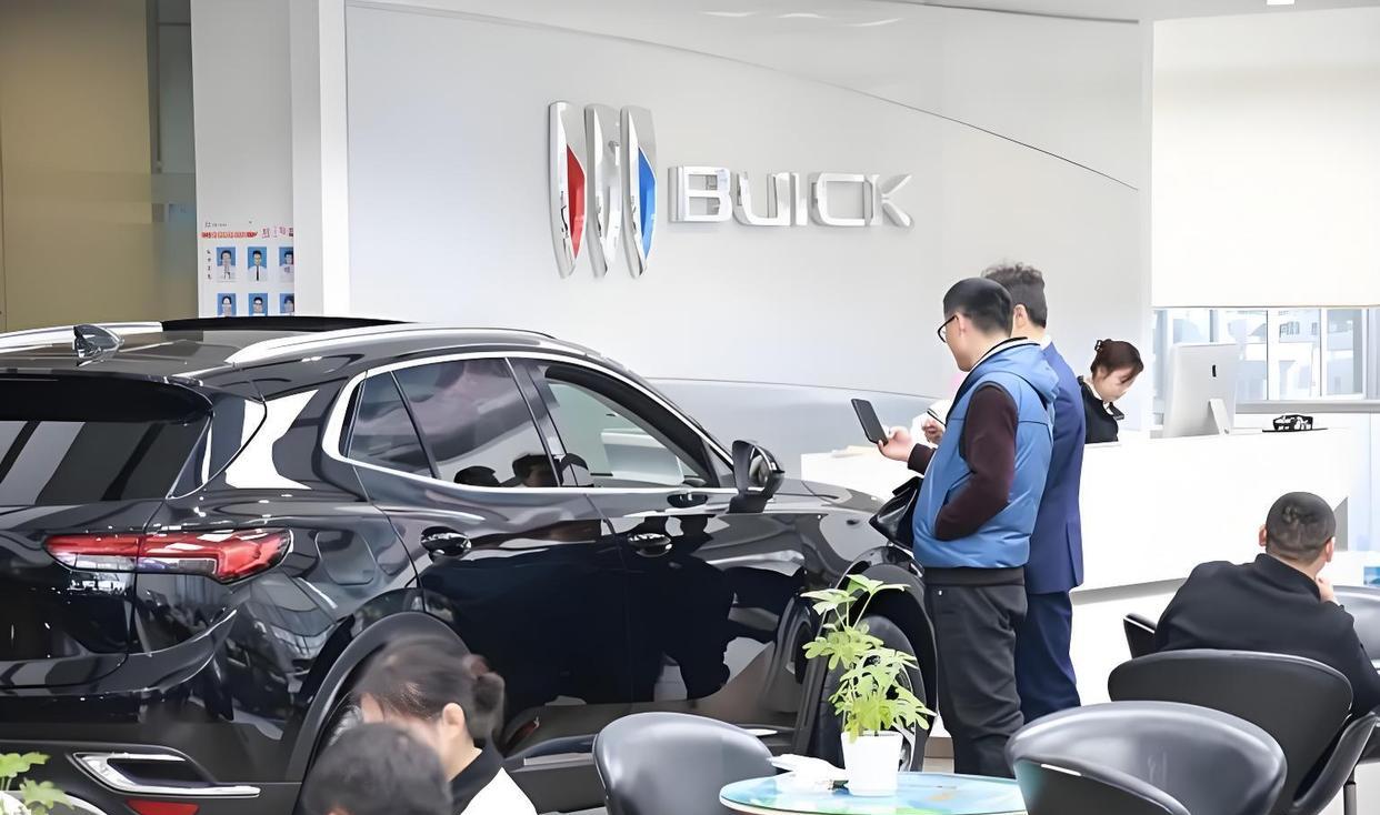 2026年一开年，很多打算买车的朋友都发现了一个现象：以前排队看新能源汽车的4S