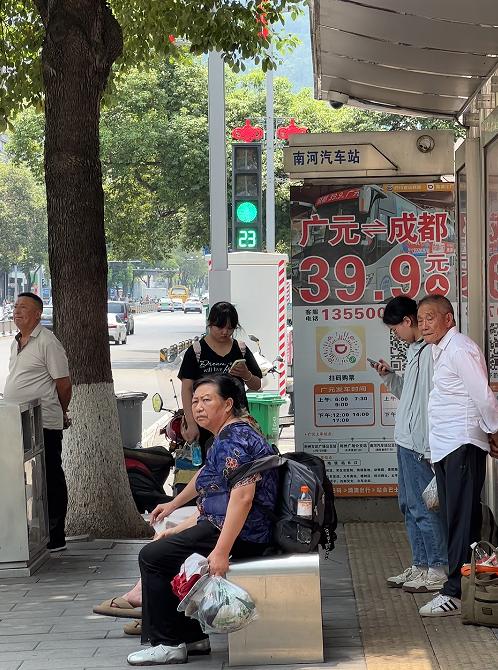 这事就发生在四川广元
广元39.9到成都
前些年120元，现在39.9元
网友：