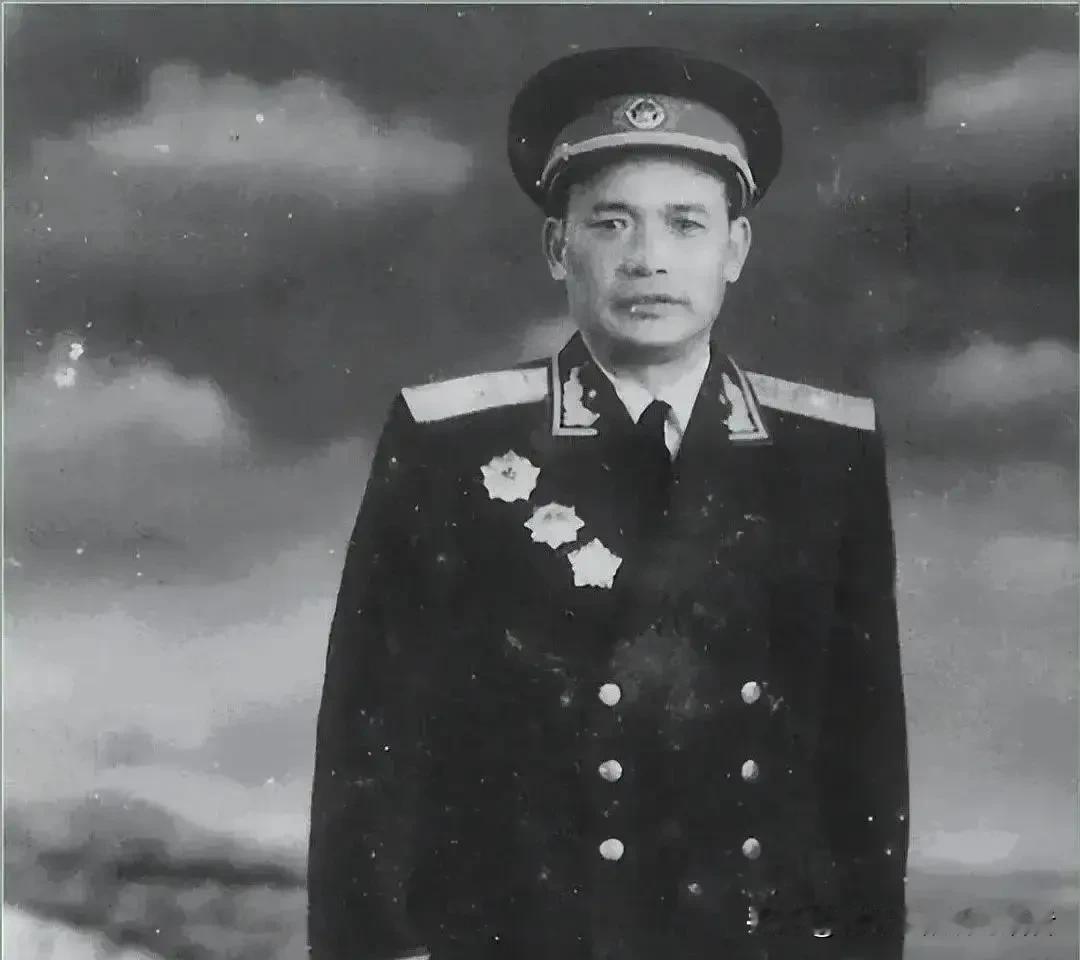 1929年，红军定下悬赏，每带来一挺重机枪奖励250块大洋。一名国军排长直接带着