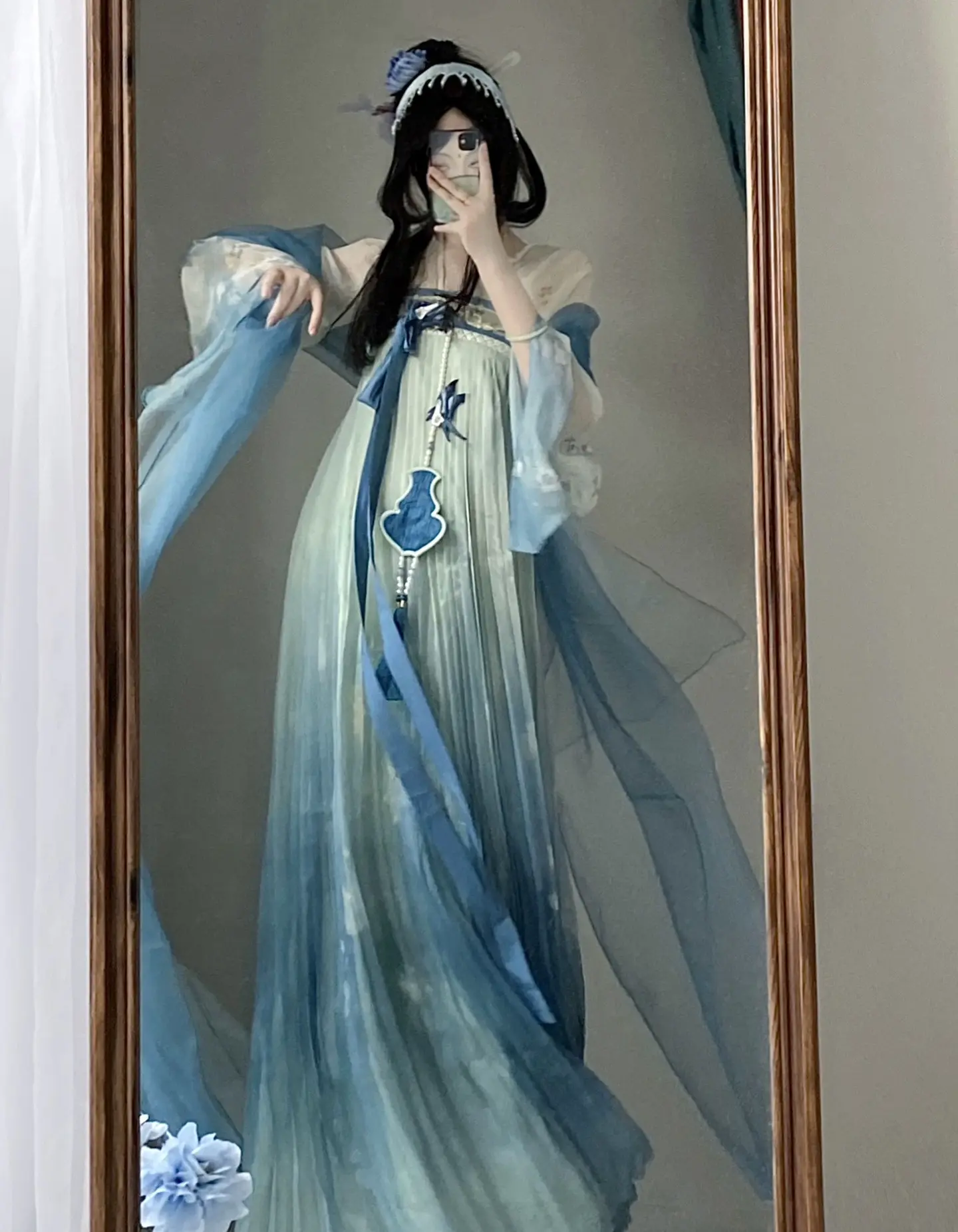 “师姐等等我！”