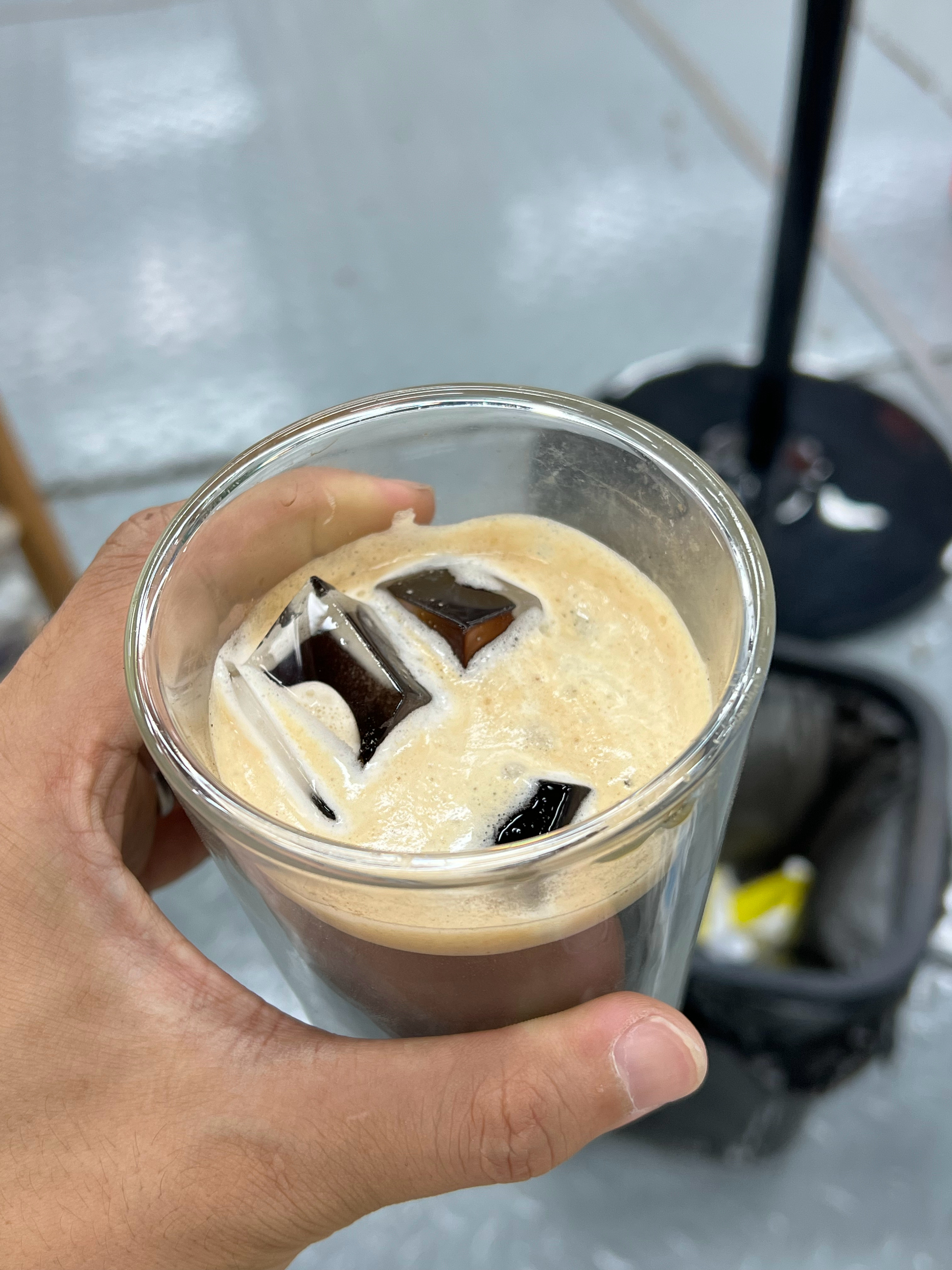 嘿，还别说，这冰块是不一样，晶莹剔透的就是制冰时间太长了，第一组冰块用了差不多3