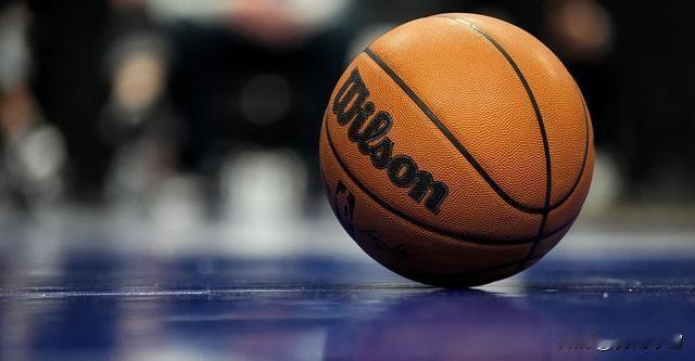 联盟官方：骑士因违反NBA球员参赛政策被罚10万美元
北京时间11月19日，当骑