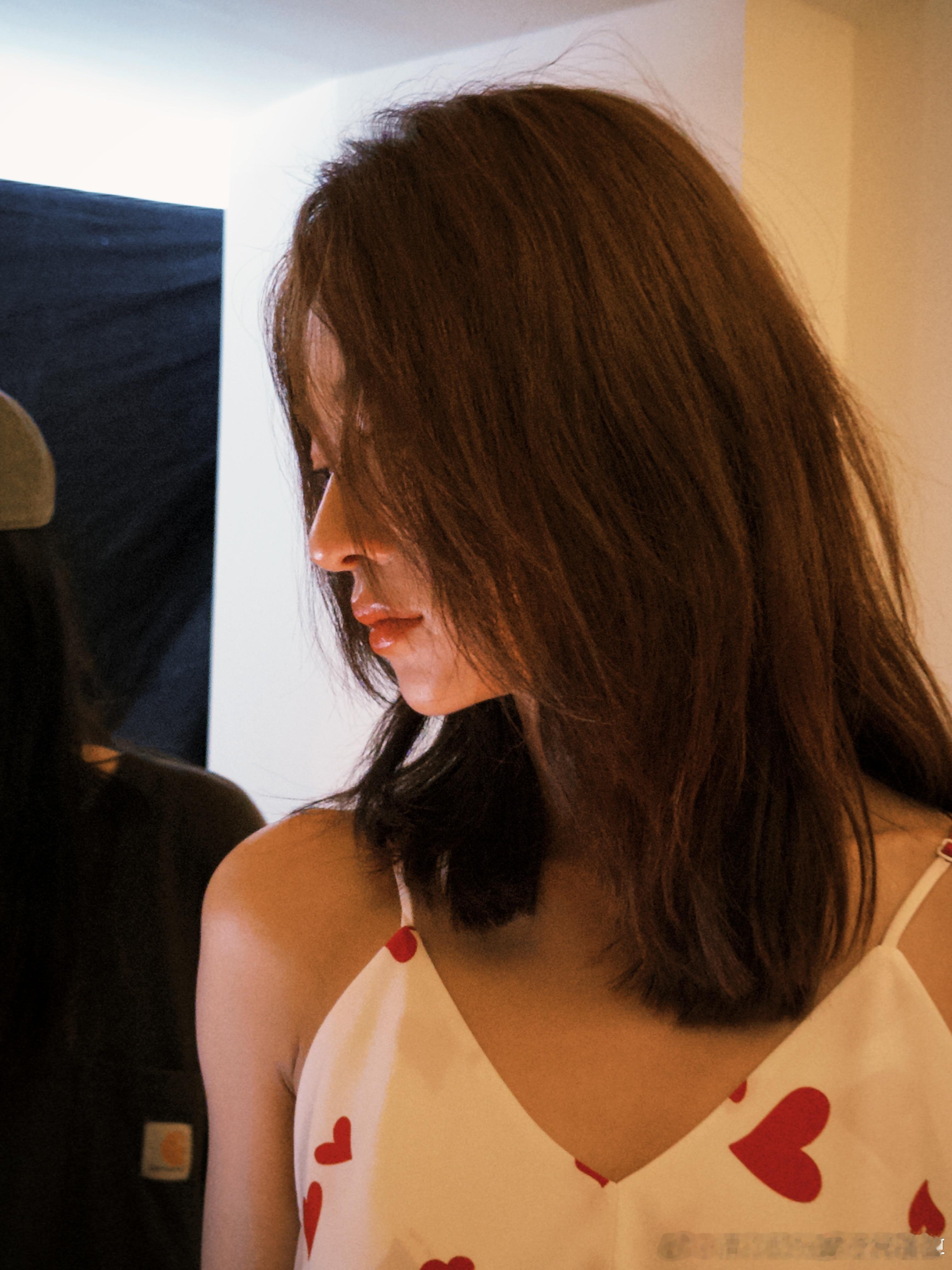 #吴谨言6月plog# ​#吴谨言6月生活碎片#  6 月的吴谨言，用生活的旋律